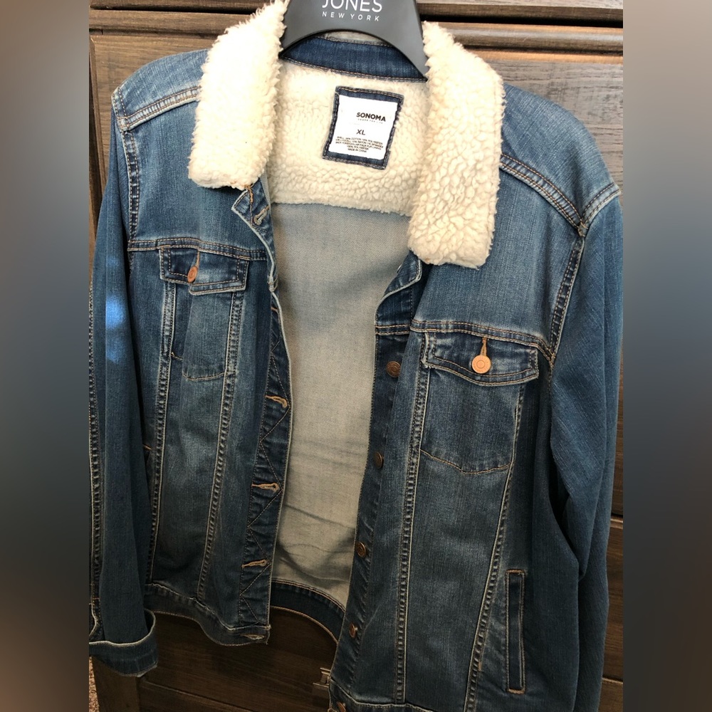Jacket with fur collar